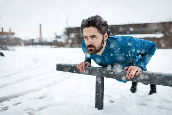 Invierno Push Ups —  Fotos de Stock