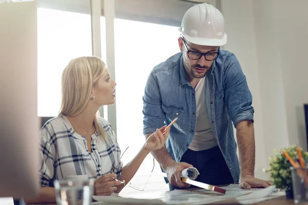 Young Worried Architect Colleagues Talking Analyzing Blueprints While Working New — Stock Photo, Image