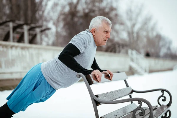 Kıdemli kış Push Up