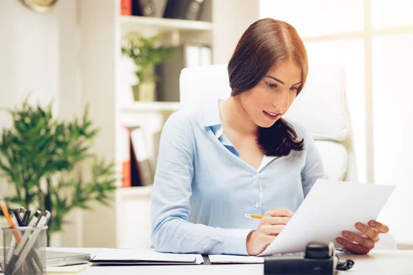 Successful Young Woman Brainstorming Business Report Office — Stock Photo, Image
