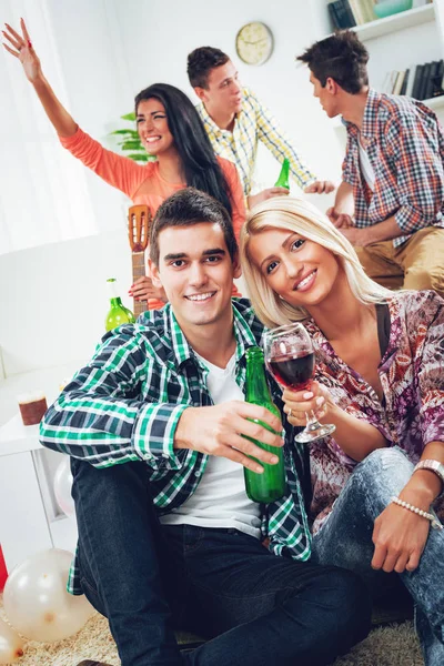 Young Couple Home Party Toasting Drinks Smiling Looking Camera — Stock Photo, Image