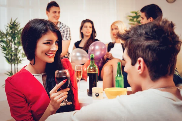 Group Young Friends Enjoying Home Party — Stock Photo, Image