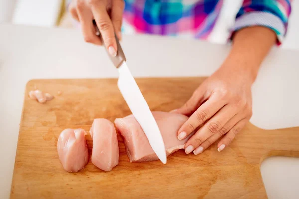 Close View Female Hands Cutting Chicken Fillet Wooden Chopping Board — Stock Photo, Image