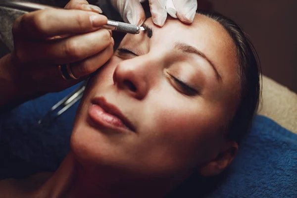 Maquillaje permanente para las cejas — Foto de Stock