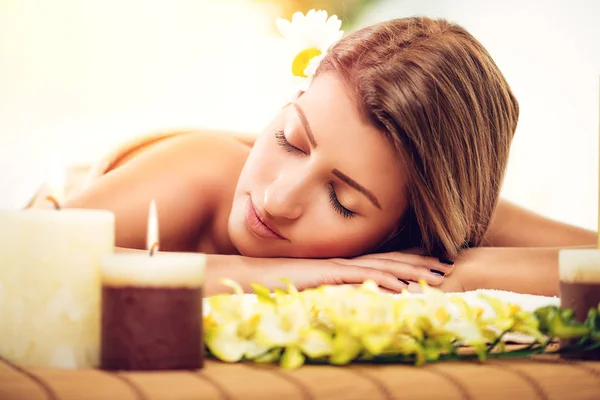 Young Brunette Woman Relaxing Spa Centre — Stock Photo, Image