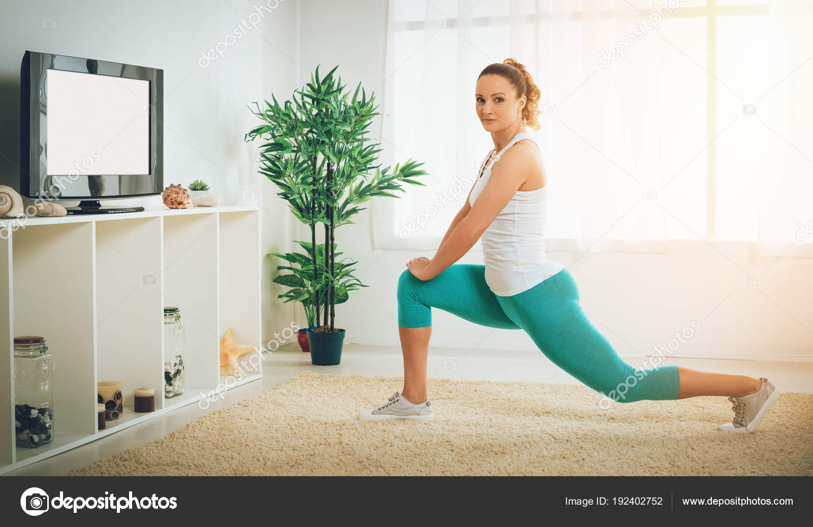 Домашние тренировки. Утреннее занятие спортом. Домашние тренировки. Утренняя гимнастика. Упражнения для домашнего фитнеса.