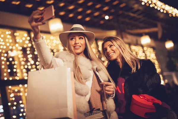 Young Sisters Colorful Shopping Bags Making Selfie City Street Night — Stock Photo, Image