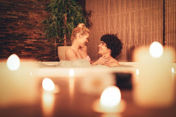 Young Couple Relaxing Spa Center Hot Tube — Stock Photo, Image