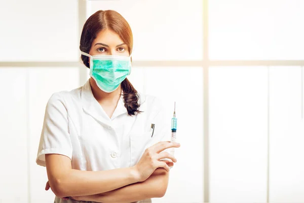 Young Female Nurse Facemask Preparing Injection Anesthesia — Stock Photo, Image