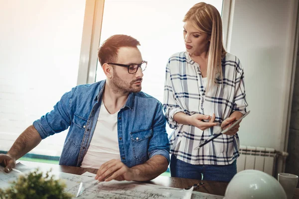 Young Architect Colleagues Analyzing Blueprints Office — Stock Photo, Image