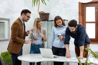 genç mühendisler yel değirmenleri enerji proje Office söz