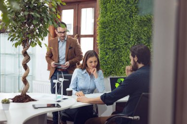 genç mühendisler yel değirmenleri enerji proje Office söz