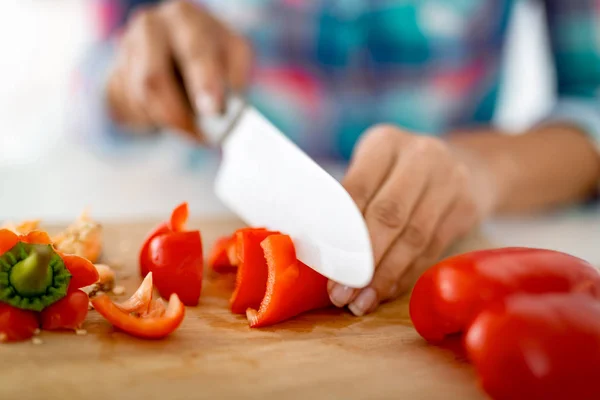 Close Female Hands Cutting Red Paprika Kitchen Board — Stock Photo, Image