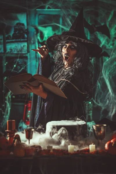 Witch Awfully Face Creepy Surroundings Smoky Green Background Reading Recipe — Stock Photo, Image