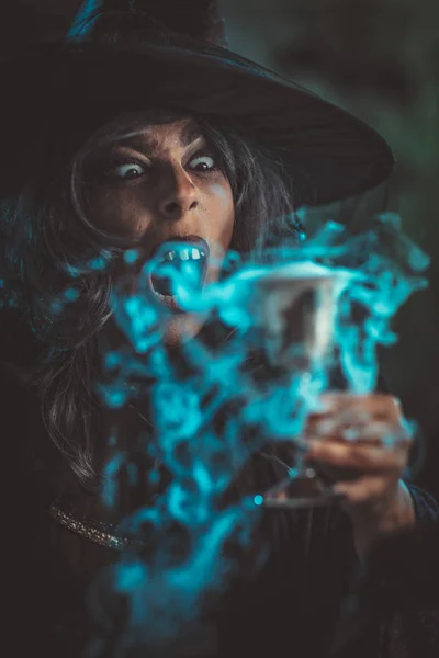 Portrait Witch Awfully Face Creepy Surroundings Smoky Green Background Drinks — Stock Photo, Image