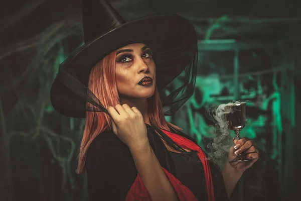 Witch Awfully Face Creepy Surroundings Smoky Green Background Drinks Magic — Stock Photo, Image