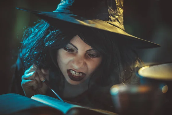 Witch Awfully Face Reading Recipes Magic Drink Creepy Surroundings Smoky — Stock Photo, Image