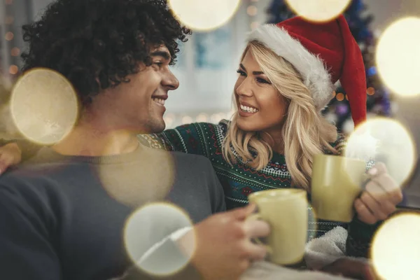 Portrait Young Happy Couple Celebrating Christmas Home Relaxing Cups Tea — Stock Photo, Image