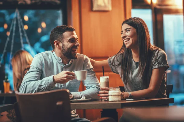 Romantisches Verliebtes Paar Trinkt Kaffee Und Verabredet Sich Café — Stockfoto