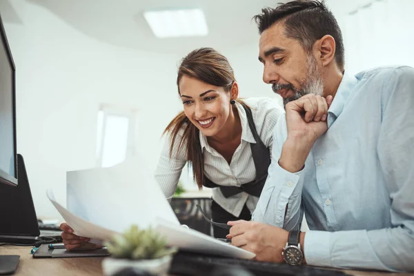 Young Successful Smiling Colleagues Talking Project Which Leading Top Looking — Stock Photo, Image