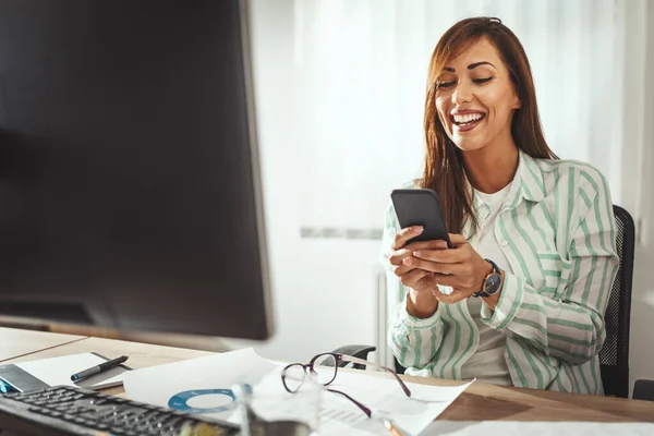 Successful Female Designer Writing Messages Surfing Social Media Cellphone Office — Stock Photo, Image