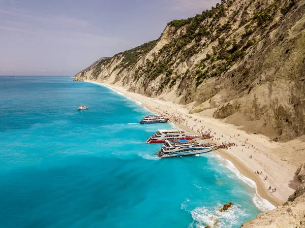 Flygfoto Från Drönare Fantastiska Azurblå Strand Med Klippiga Berg Och — Stockfoto