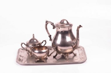 Art deco gümüş şekerlik ve çaydanlık bir tepsi