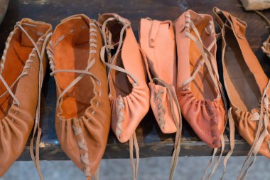 geleneksel Romen köylü deri ayakkabı