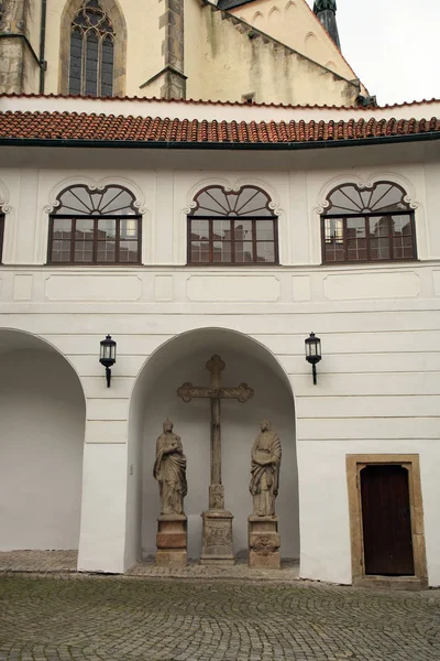 Biblioteca nel centro storico di Cesky Krumlov, Cechia — Foto Stock