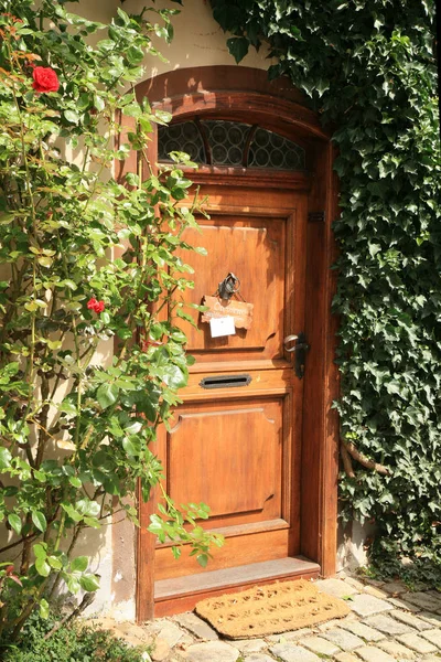 Oude deur in Old Town, Czesky Krumlov, Tsjechië, Tsjechië — Stockfoto
