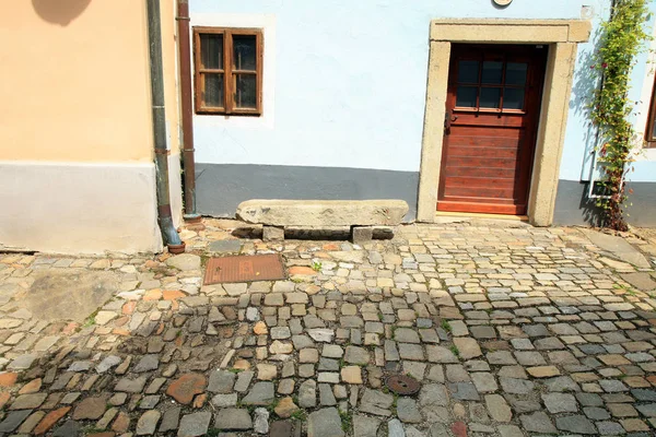 Banc dans la vieille ville de Cesky Krumlov, République tchèque — Photo