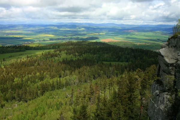 Voorjaar Stolowe Bergketen Landschap Buurt Van Kleine Pittoreske Pasterka Dorp — Stockfoto