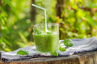 Taze Mus salatalık kereviz fesleğen