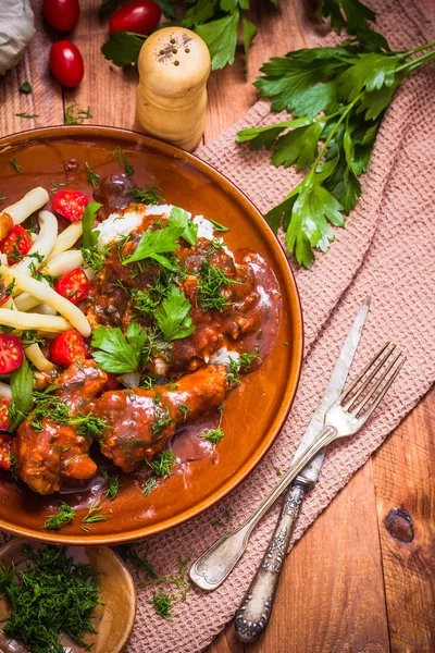Chicken wings tomato sauce green beans rice — Stock Photo, Image
