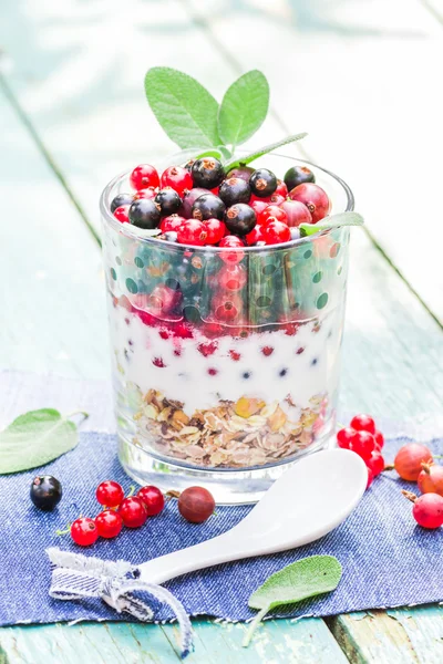 Nutritiva comida de la mañana muesli fruta fresca —  Fotos de Stock