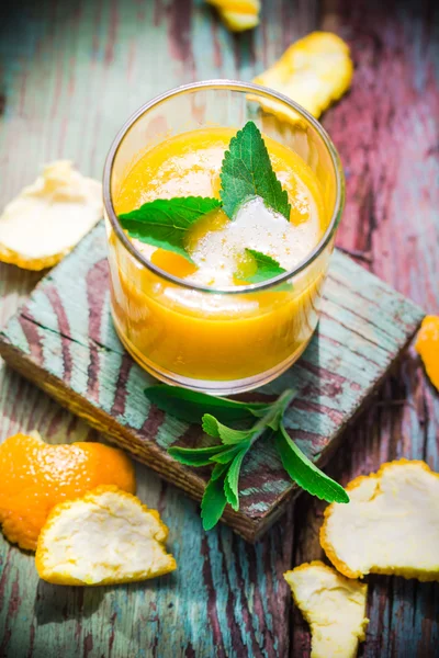 Zomer drankje oranje mousse stevia — Stockfoto