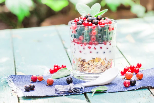 Nutritious morning meal muesli fresh fruit — Stock Photo, Image