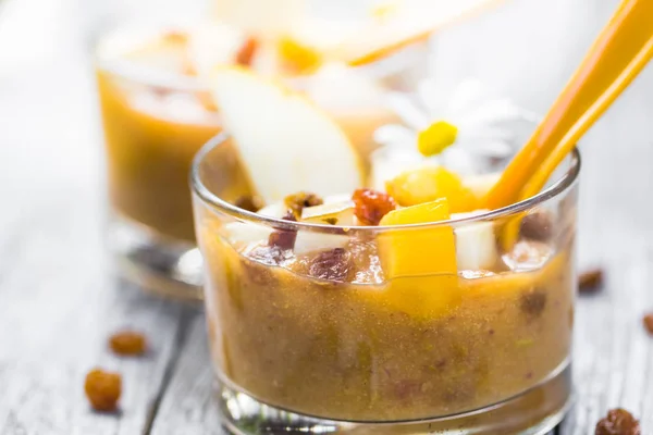 Fruta mareado delicioso mousse de pera pasas — Foto de Stock