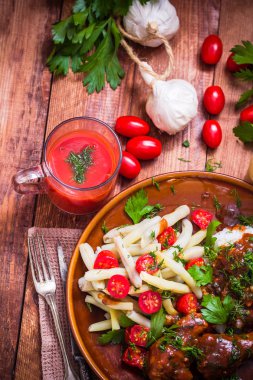 Tavuk domates sos yeşil fasulye domates pirinç