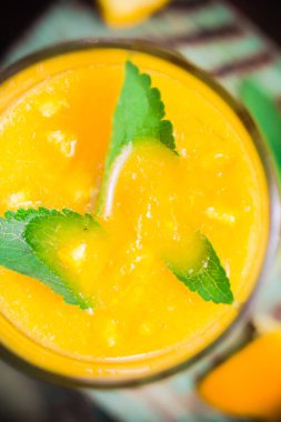 Taze portakal suyu stevia bırakır