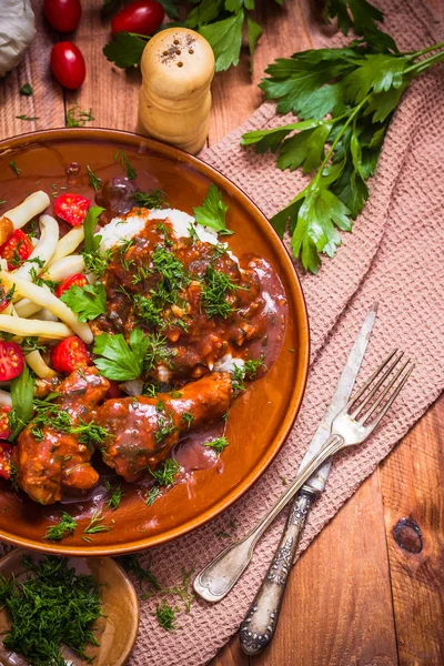 Chicken in tomato sauce with rice and green beans — Stock Photo, Image