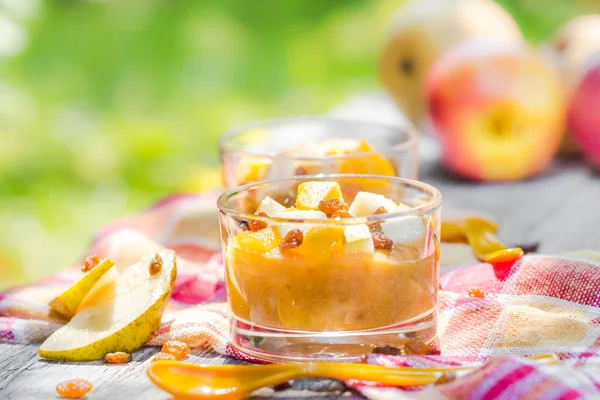 Frutado sobremesa pêras nectarinas passas — Fotografia de Stock