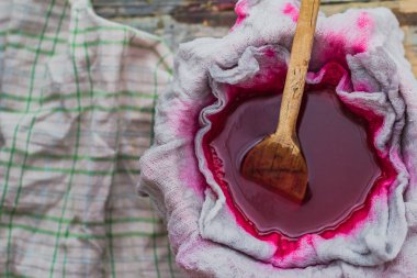 Açıklama tentür chokeberry kumaş gazlar ile