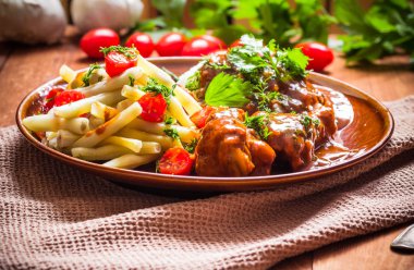 Tavuk domates sos yeşil fasulye domates pirinç