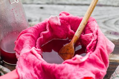 Açıklama tentür chokeberry kumaş gazlar ile