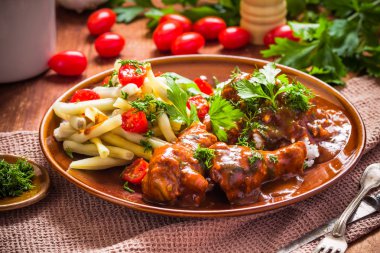 Tavuk domates sos yeşil fasulye domates pirinç