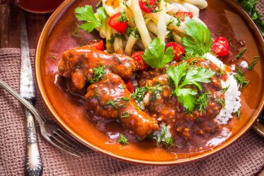 Tavuk domates sos yeşil fasulye domates pirinç