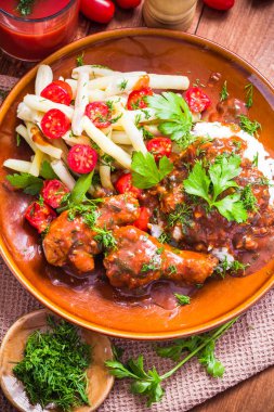 Tavuk domates sos yeşil fasulye domates pirinç