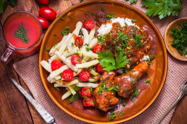 Tavuk domates sos yeşil fasulye domates pirinç