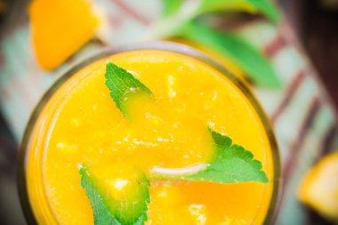 Taze portakal suyu stevia bırakır